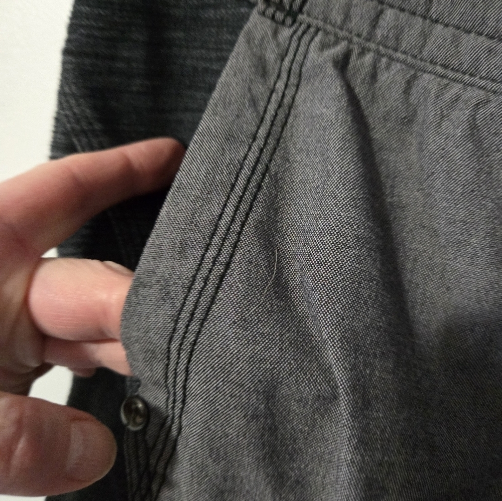 Lululemon Ride On Grey Women's Shorts. Size 2 - Picture 4 of 14
